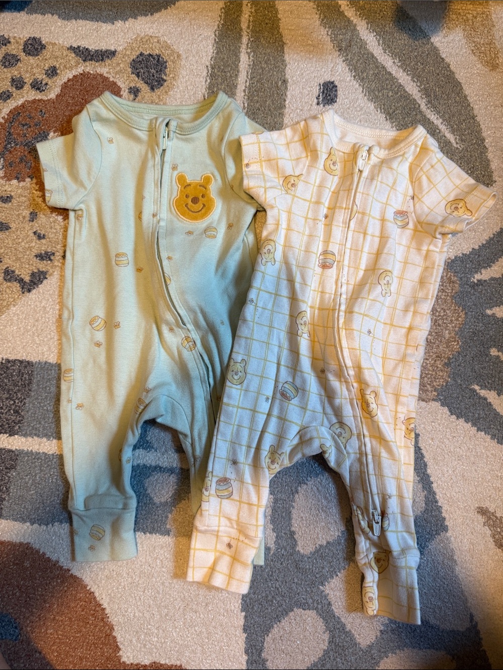 cloud island Short-Sleeve Winnie Bear One-Piece Rompers newborn-0mo